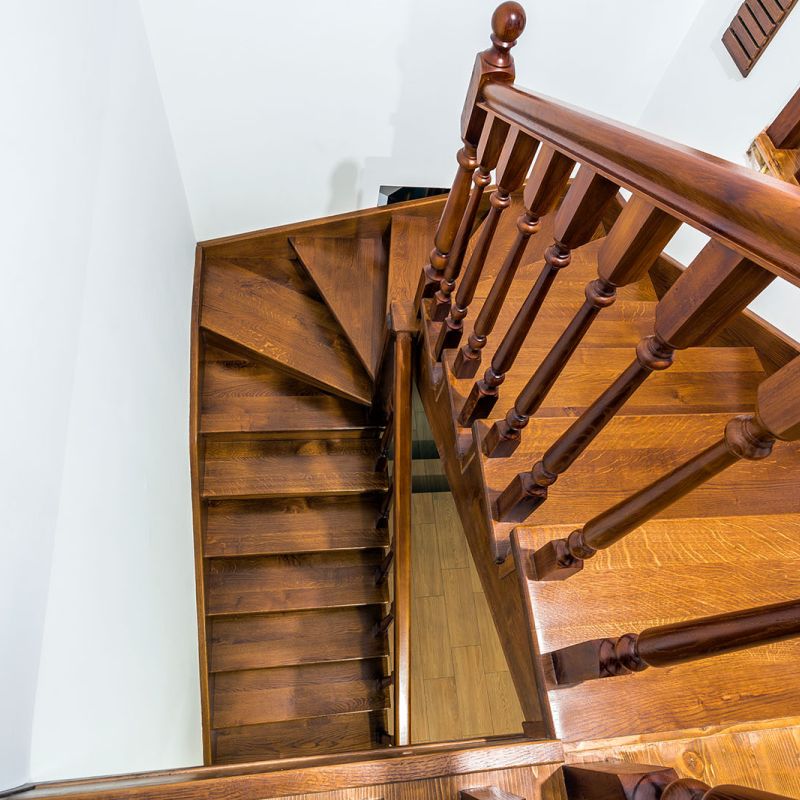 Altbau Echtholz-Treppe