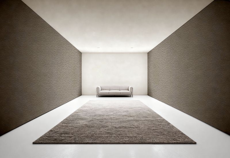 Raum mit rauem Putz an den Seitenwänden